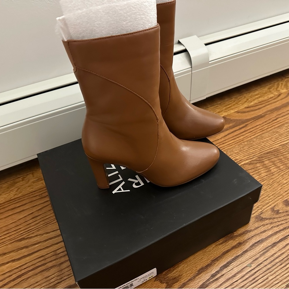 Naturalizer Ankle Boots in English Tea Brand New